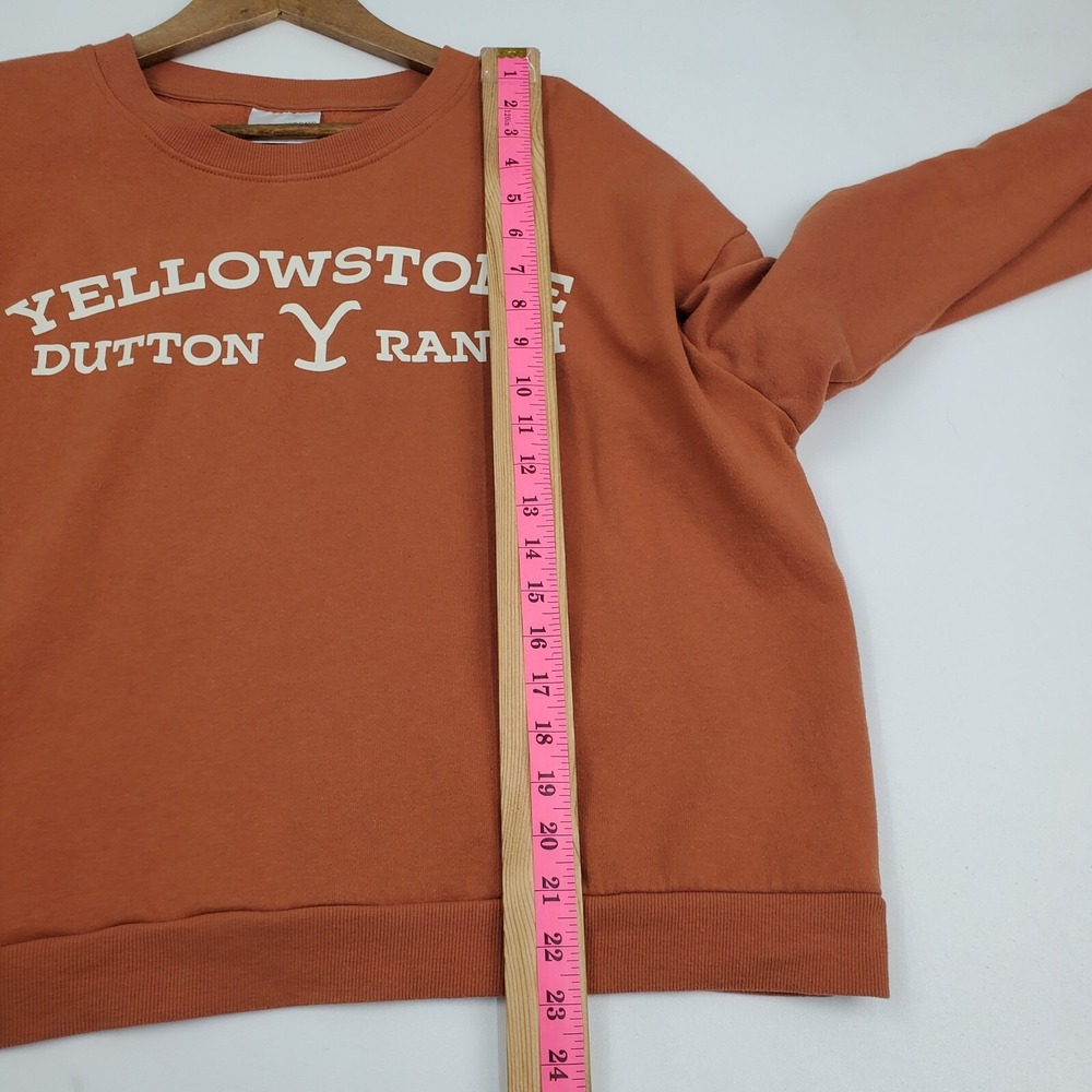 Yellowstone Dutton Ranch M Sweatshirt Pullover Crewneck Rust Western Graphic - Picture 9 of 9